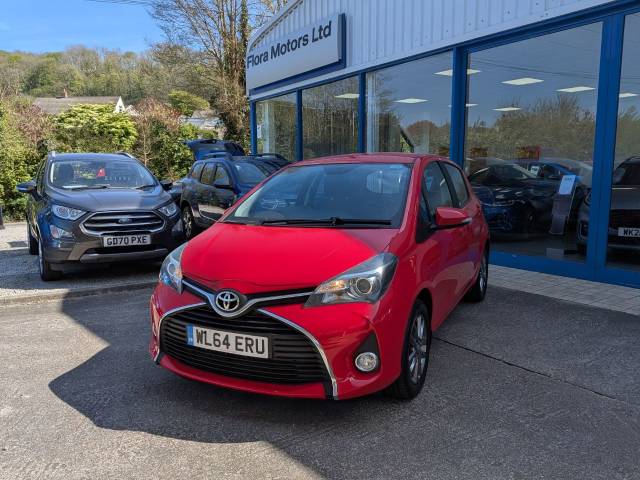 Toyota Yaris 1.33 VVT-i Icon 5dr Hatchback Petrol Chilli Red